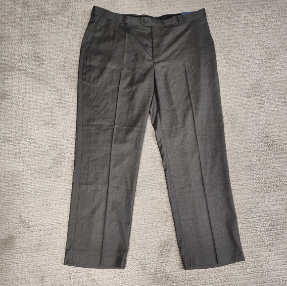 NWT! Croft & Barrow Straight Fit Flat Front Men's Dress Pants - Grey - 42x32 - Picture 3 of 7